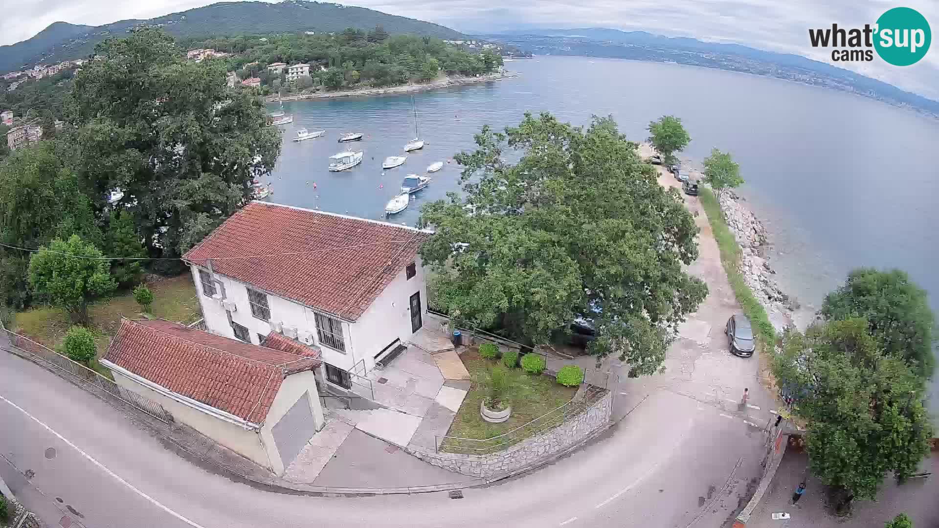 Spletna kamera pristanišče Ika – Pogled v živo na pristanišče in luči Opatije