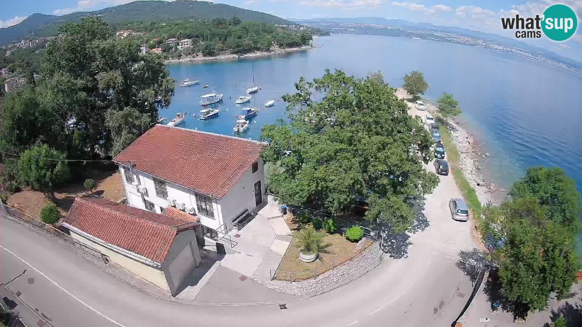Spletna kamera pristanišče Ika – Pogled v živo na pristanišče in luči Opatije
