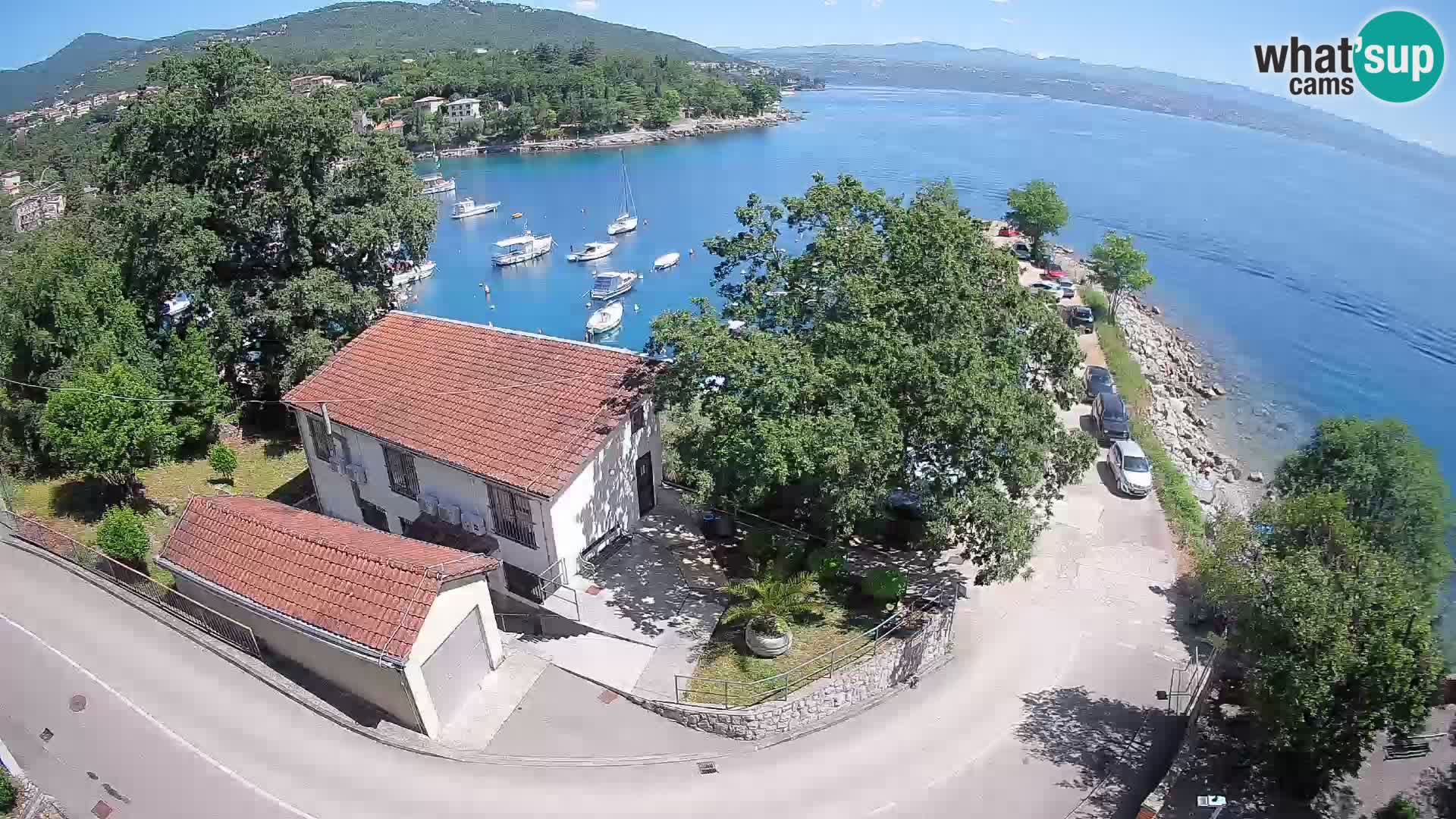 Spletna kamera pristanišče Ika – Pogled v živo na pristanišče in luči Opatije