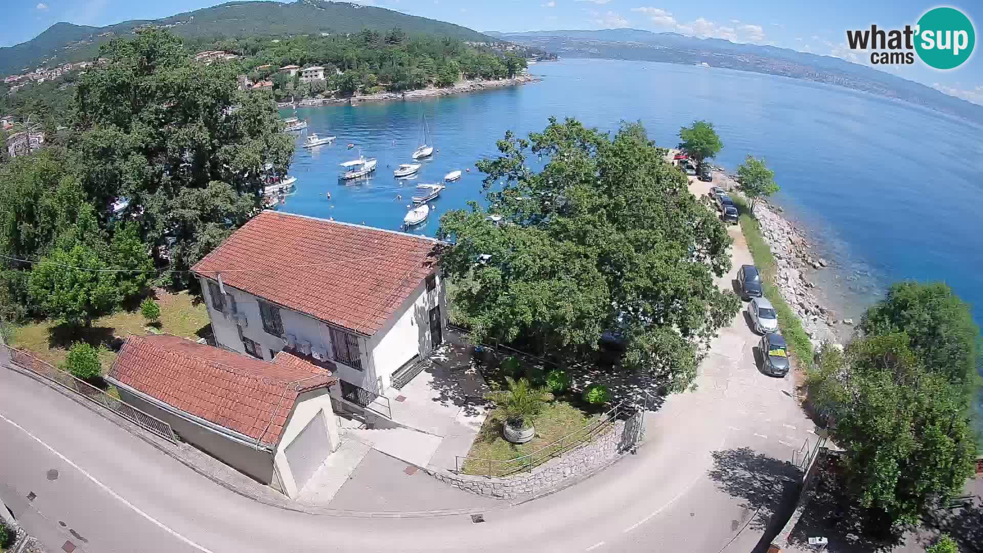 Web kamera luka Ika – Pogled uživo na luku i svjetla Opatije