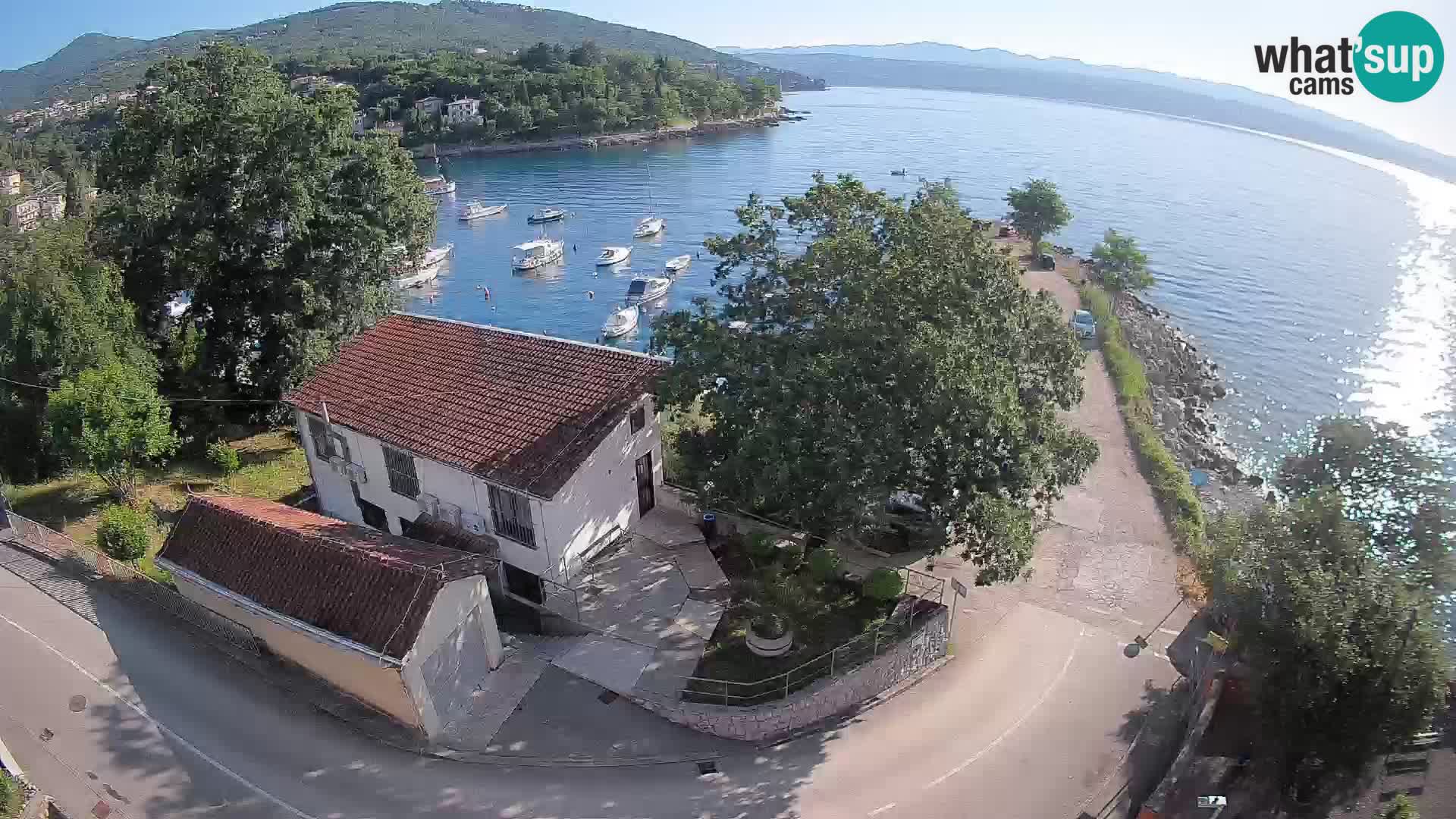 Web kamera luka Ika – Pogled uživo na luku i svjetla Opatije