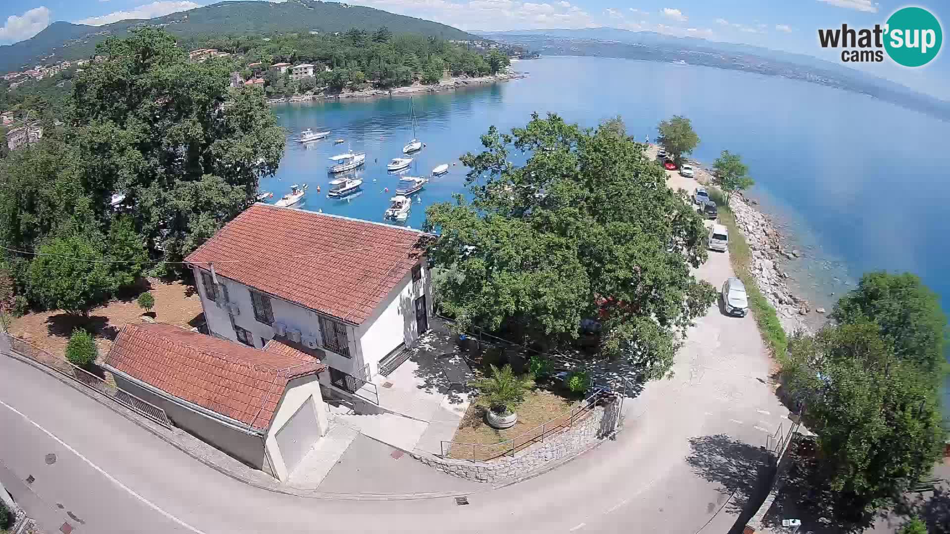 Spletna kamera pristanišče Ika – Pogled v živo na pristanišče in luči Opatije