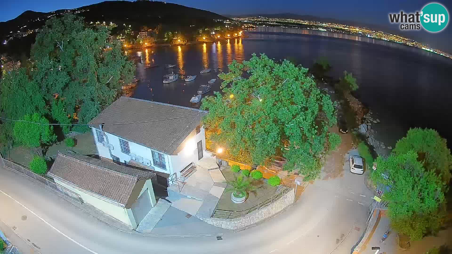 Ika Harbor Webcam – LIVE View of the Harbor and Opatija Lights