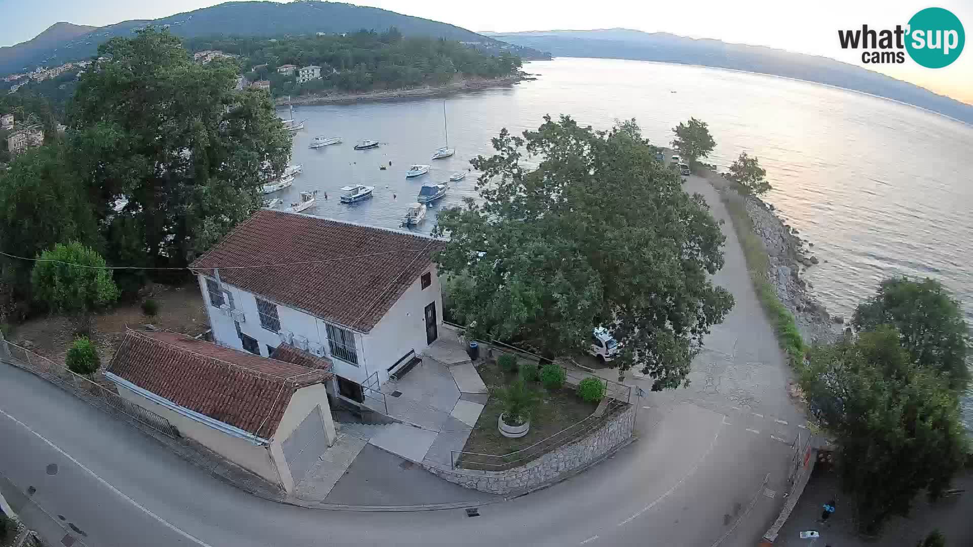 Web kamera luka Ika – Pogled uživo na luku i svjetla Opatije