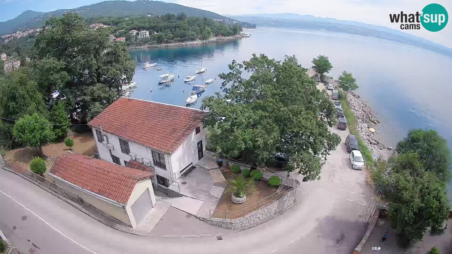 Spletna kamera pristanišče Ika – Pogled v živo na pristanišče in luči Opatije