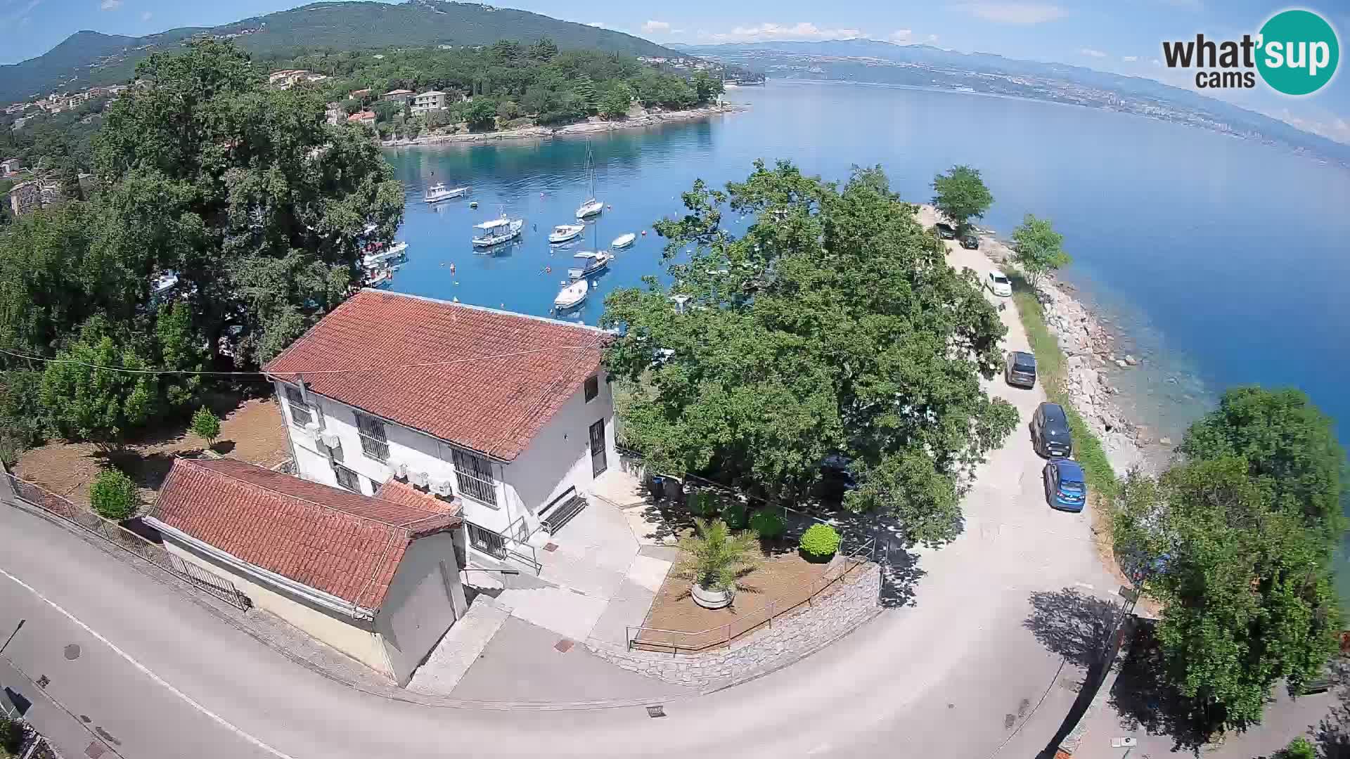 Web kamera luka Ika – Pogled uživo na luku i svjetla Opatije