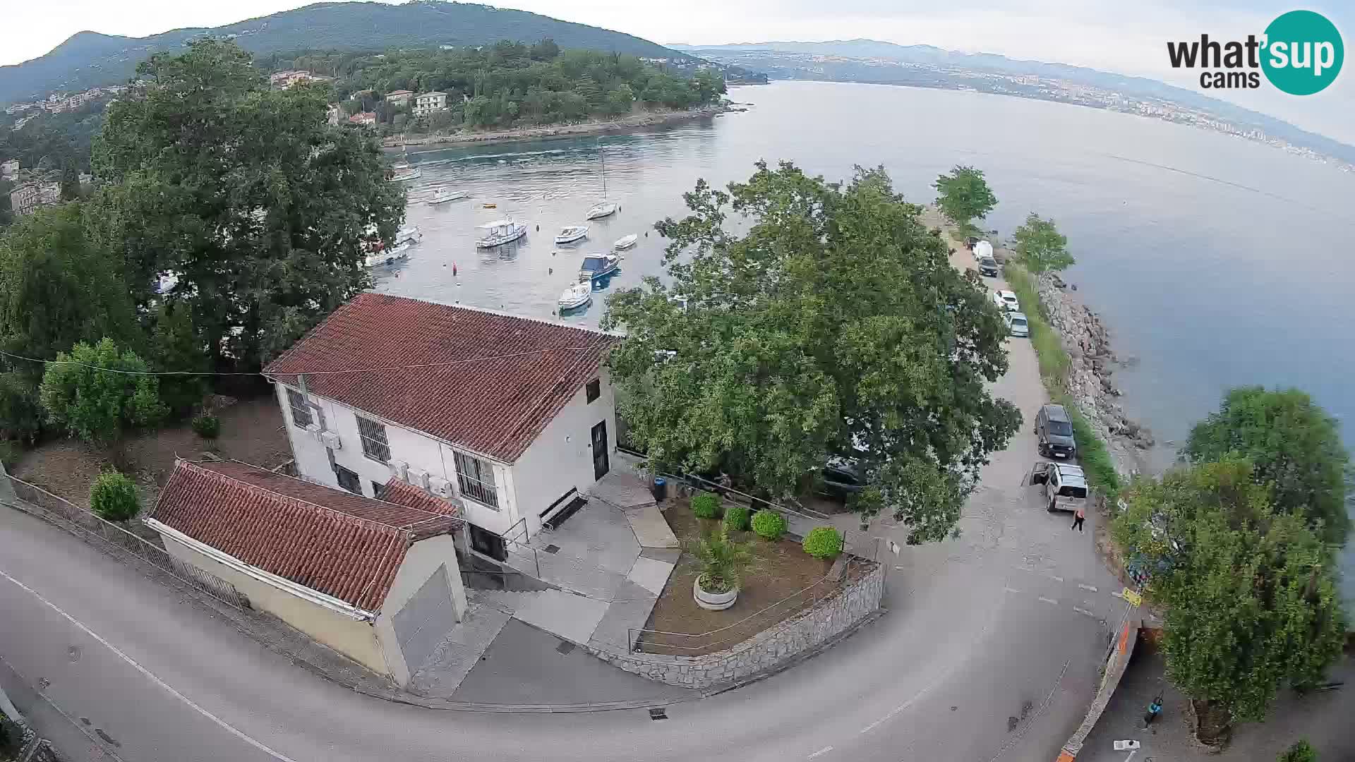 Spletna kamera pristanišče Ika – Pogled v živo na pristanišče in luči Opatije