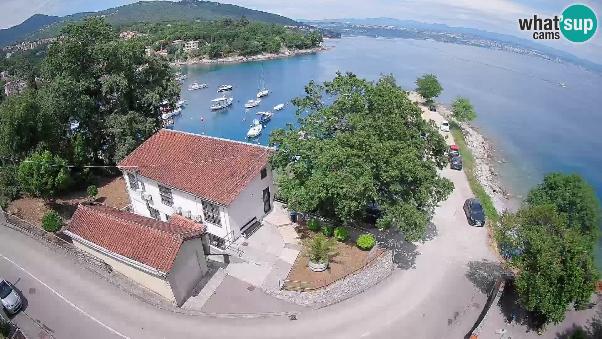 Web kamera luka Ika – Pogled uživo na luku i svjetla Opatije