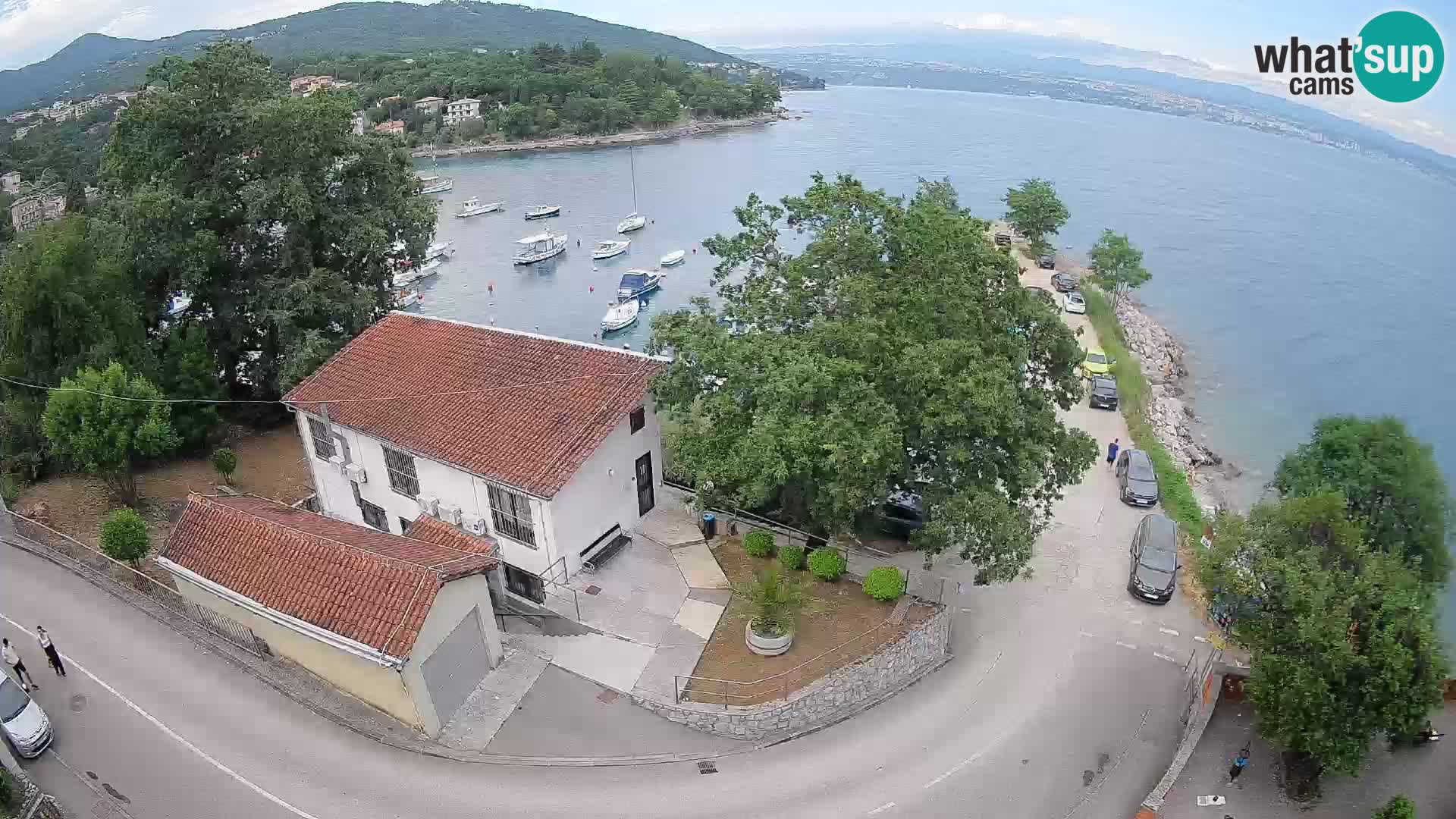 Spletna kamera pristanišče Ika – Pogled v živo na pristanišče in luči Opatije