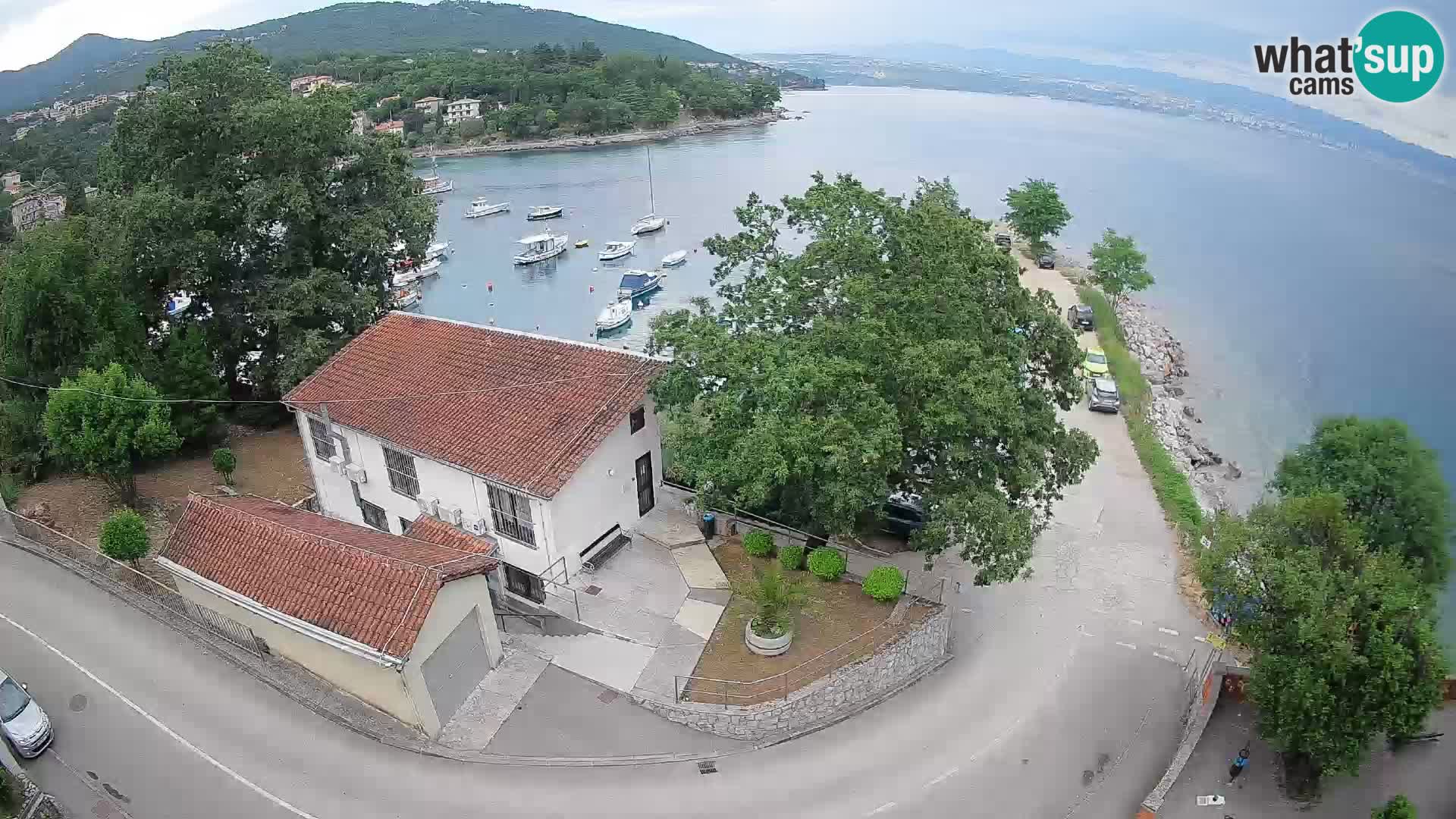 Spletna kamera pristanišče Ika – Pogled v živo na pristanišče in luči Opatije