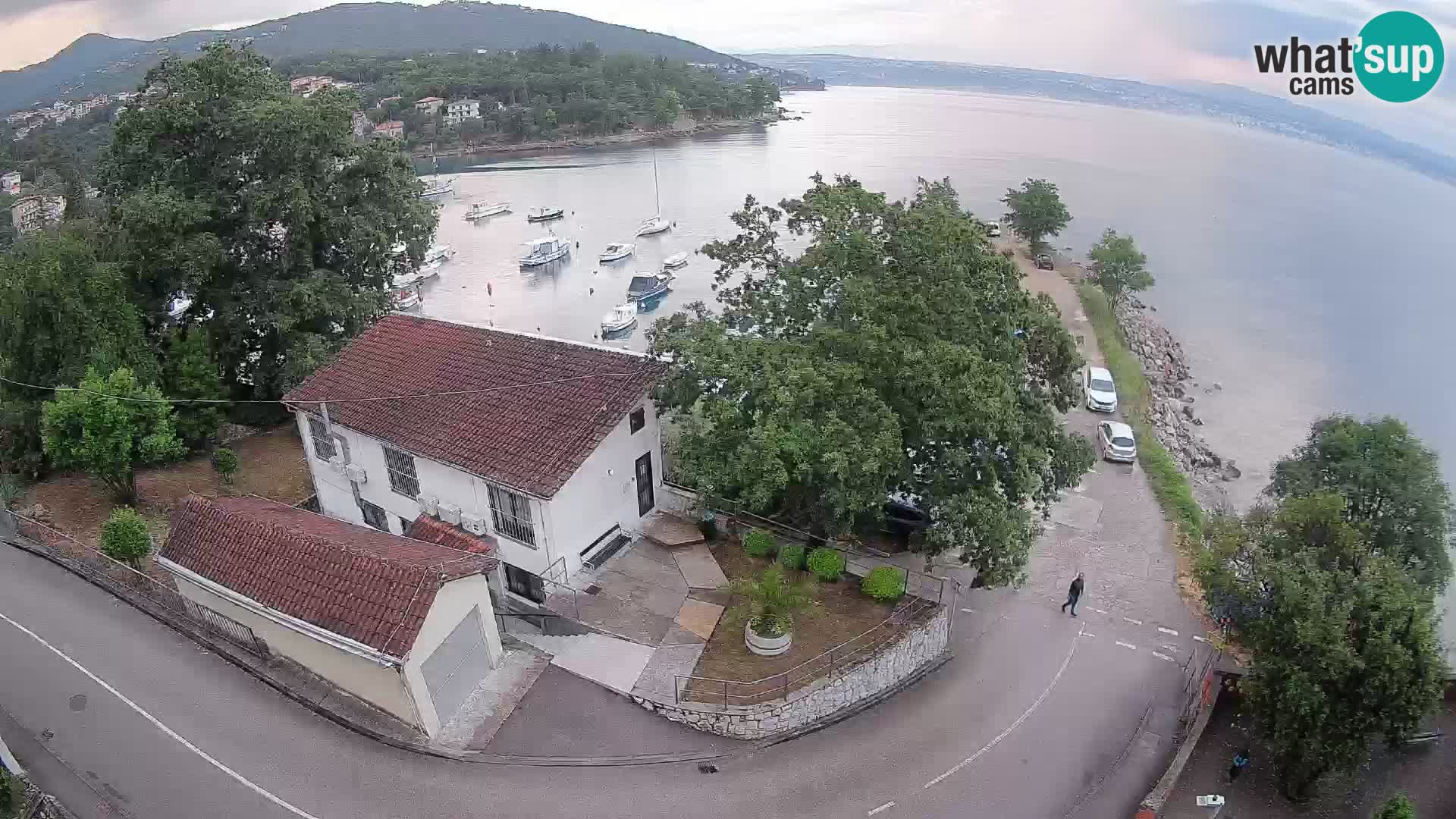 Spletna kamera pristanišče Ika – Pogled v živo na pristanišče in luči Opatije