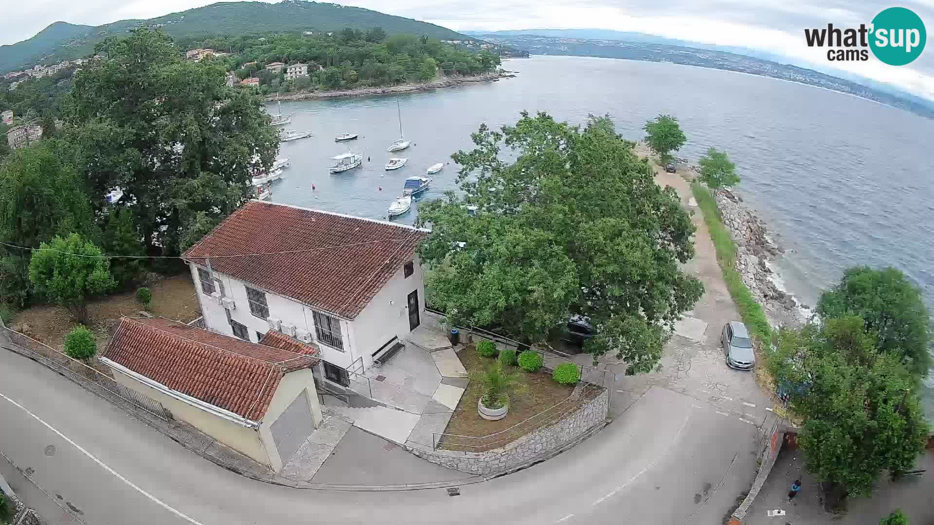 Web kamera luka Ika – Pogled uživo na luku i svjetla Opatije