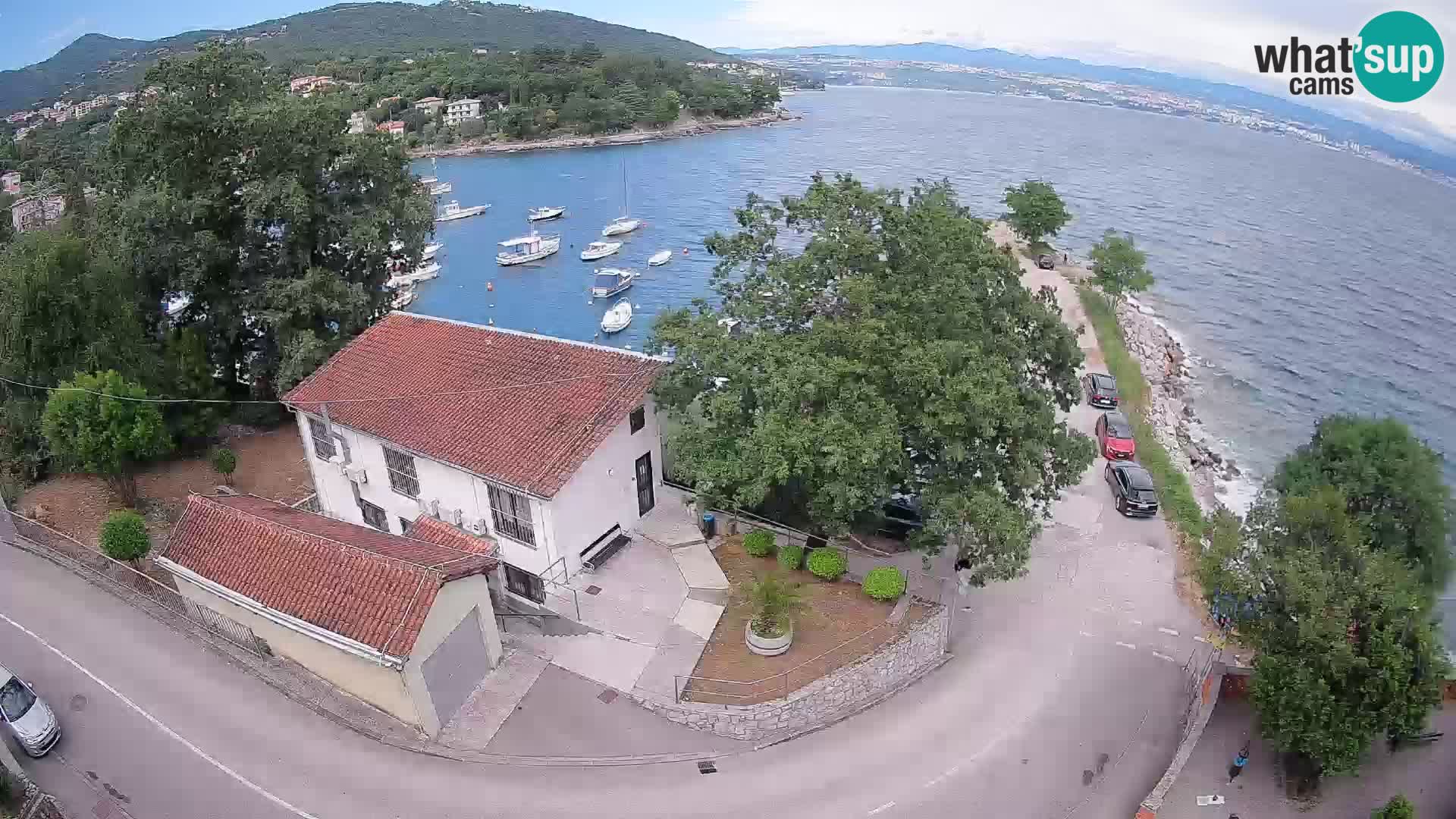 Spletna kamera pristanišče Ika – Pogled v živo na pristanišče in luči Opatije