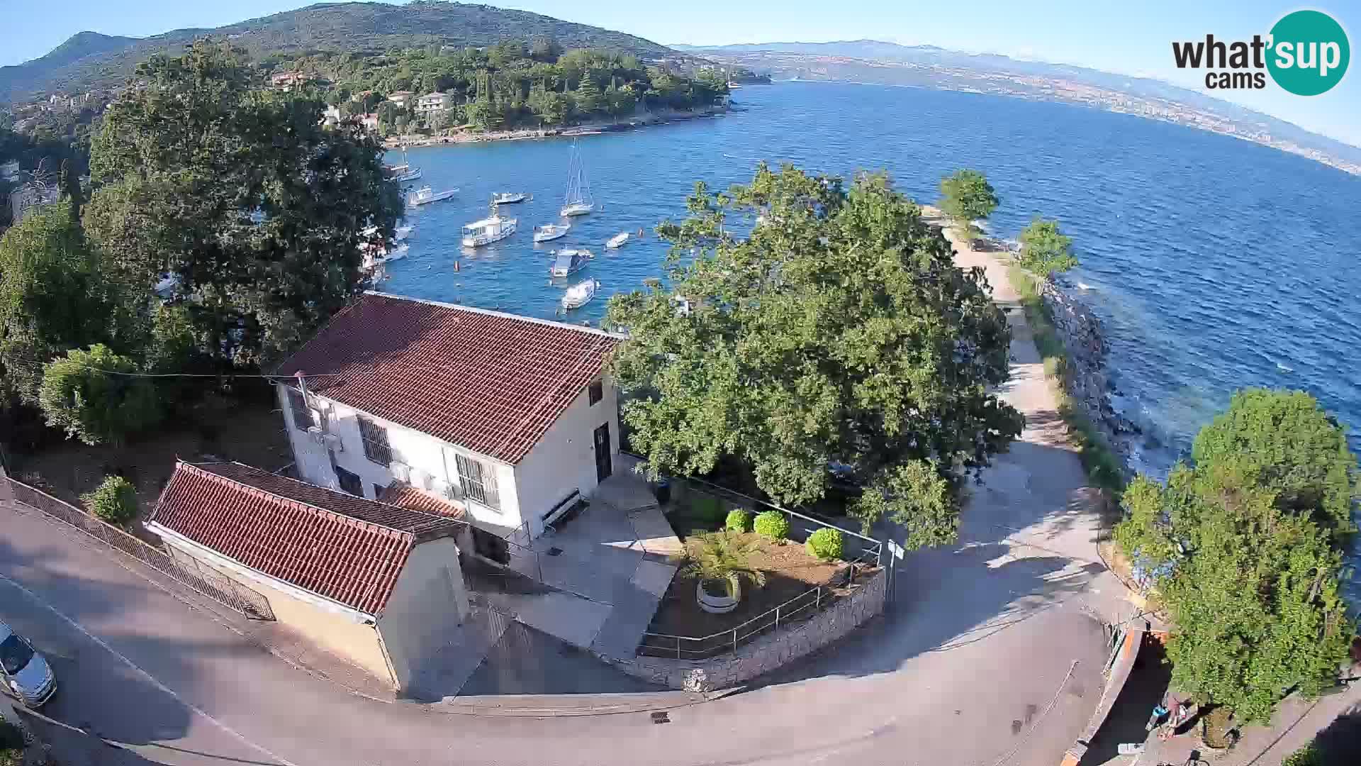 Spletna kamera pristanišče Ika – Pogled v živo na pristanišče in luči Opatije