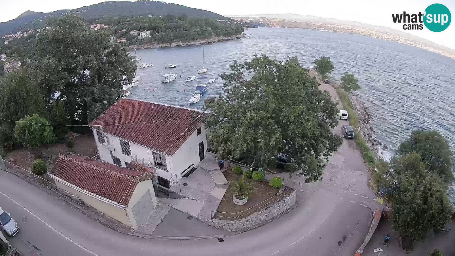 Spletna kamera pristanišče Ika – Pogled v živo na pristanišče in luči Opatije