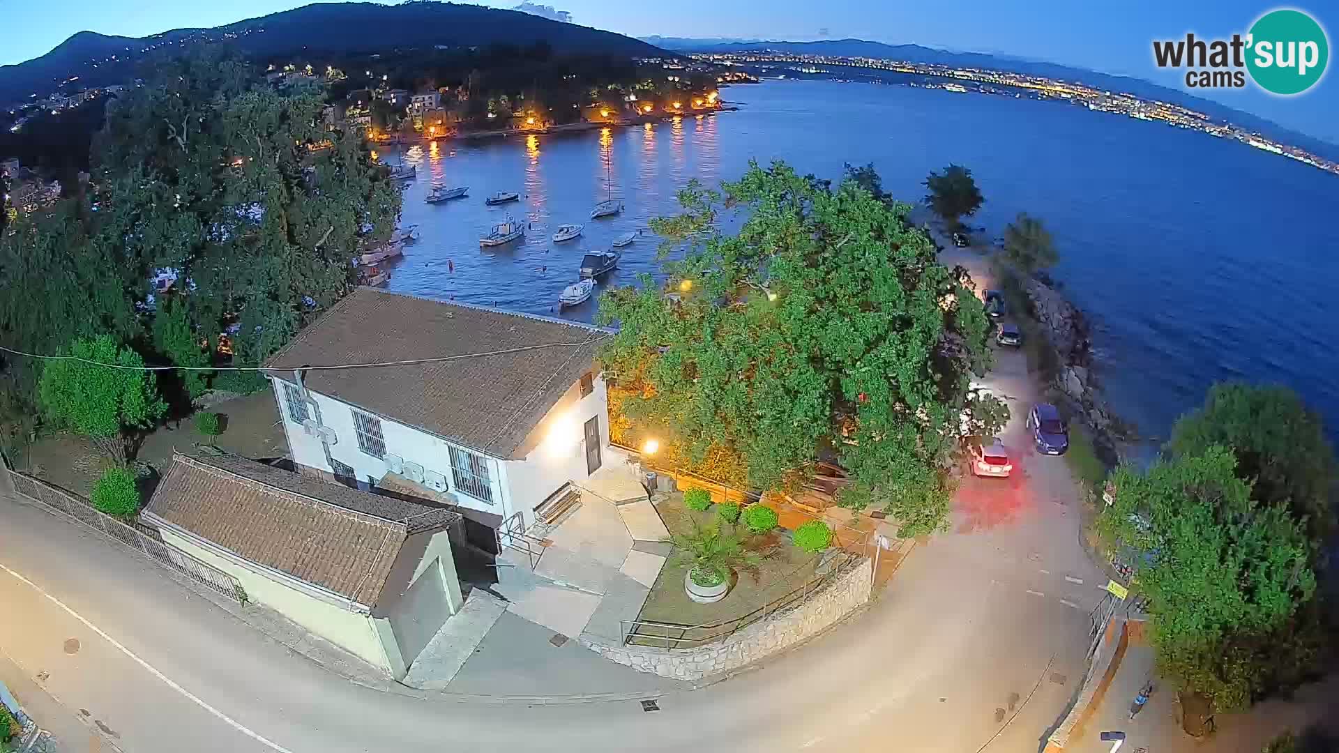 Spletna kamera pristanišče Ika – Pogled v živo na pristanišče in luči Opatije