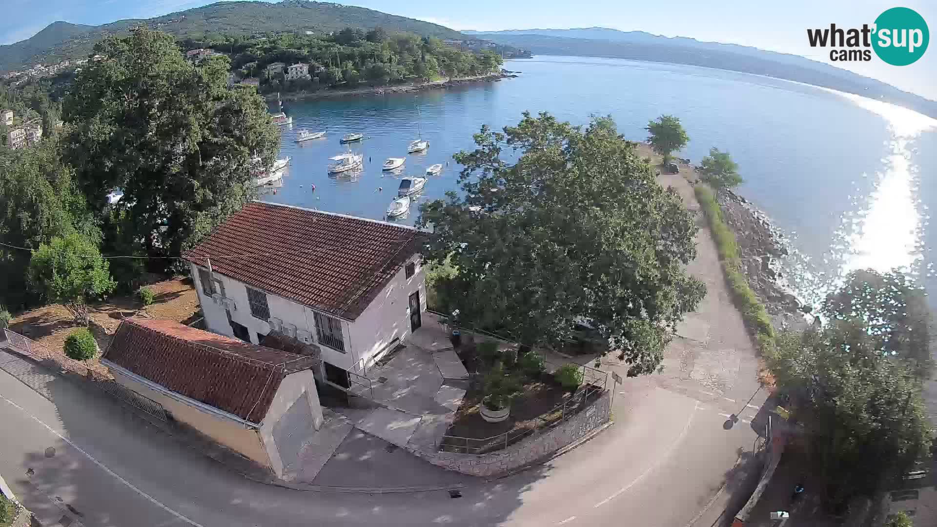 Web kamera luka Ika – Pogled uživo na luku i svjetla Opatije