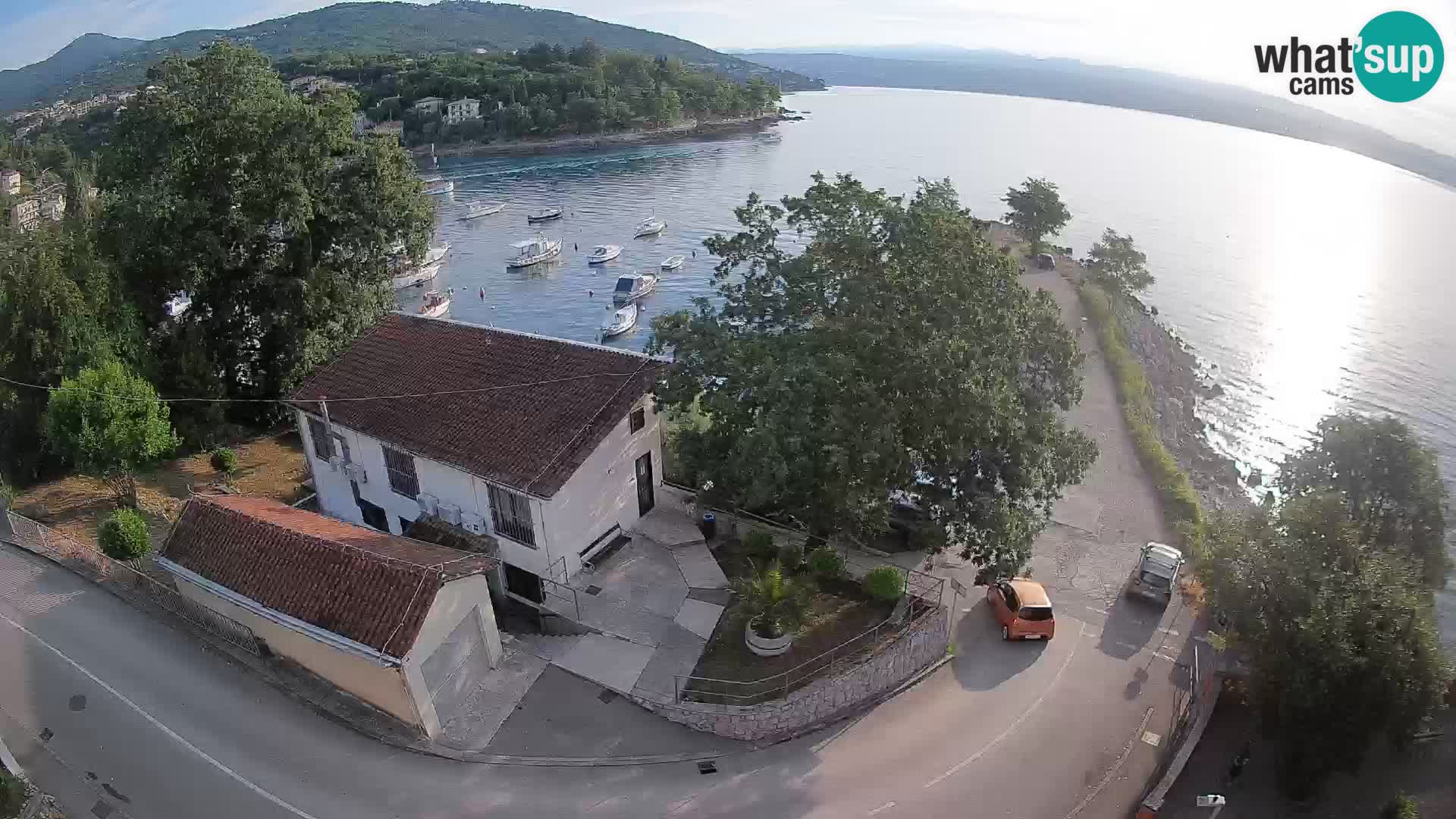 Spletna kamera pristanišče Ika – Pogled v živo na pristanišče in luči Opatije