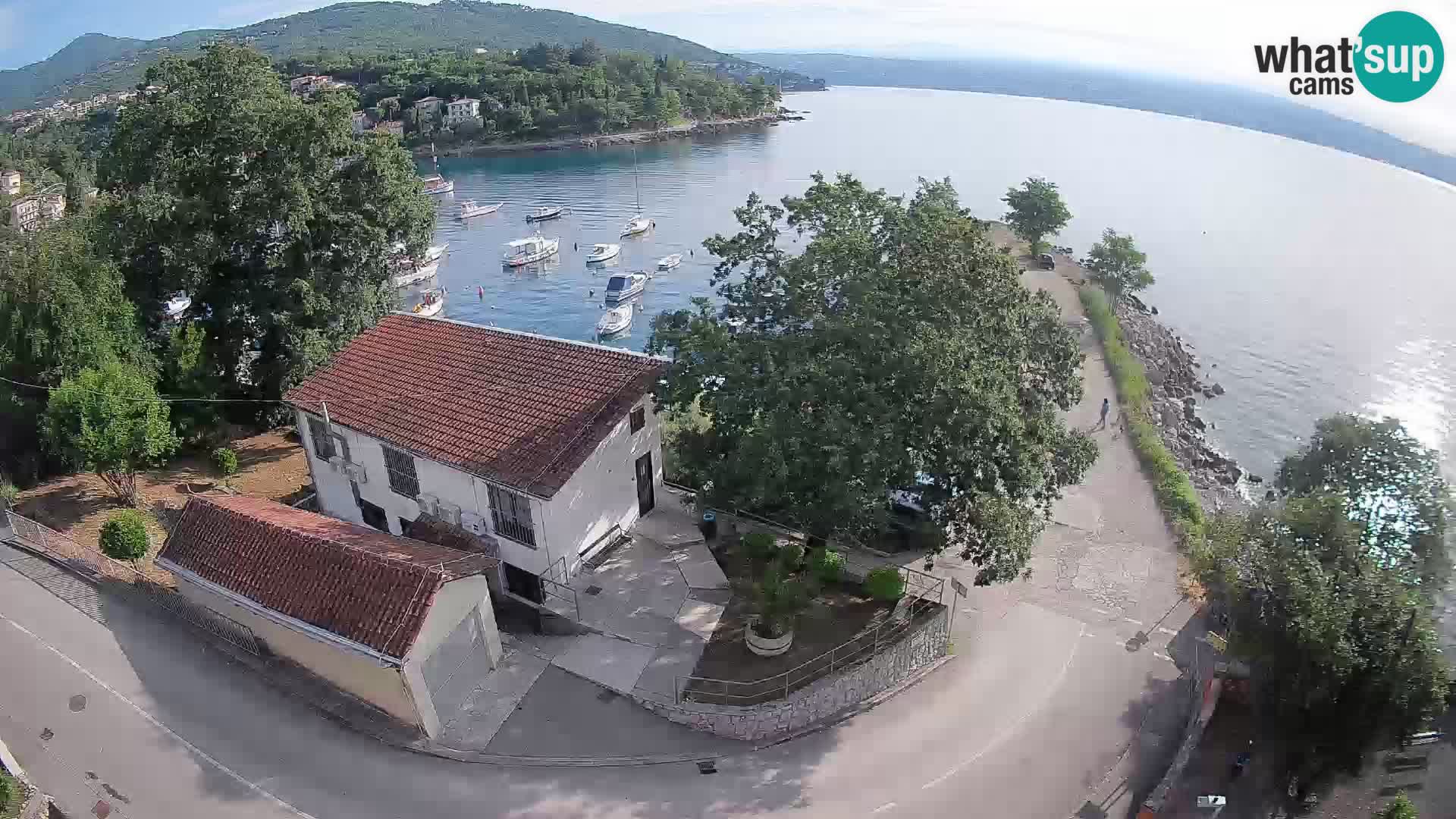 Spletna kamera pristanišče Ika – Pogled v živo na pristanišče in luči Opatije
