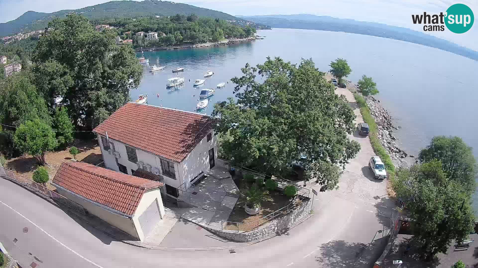 Spletna kamera pristanišče Ika – Pogled v živo na pristanišče in luči Opatije