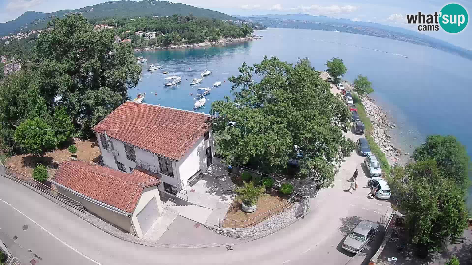 Spletna kamera pristanišče Ika – Pogled v živo na pristanišče in luči Opatije