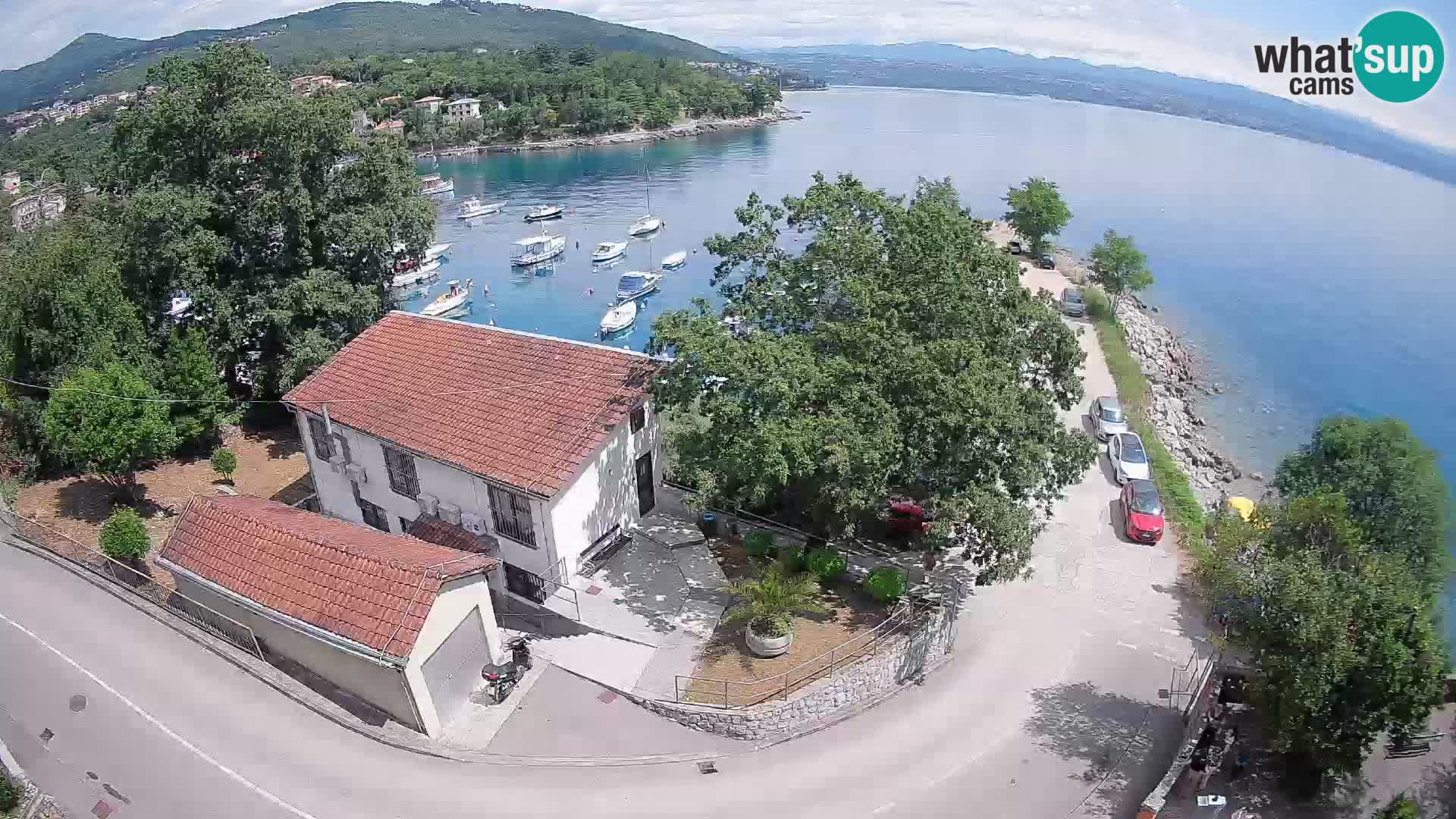 Spletna kamera pristanišče Ika – Pogled v živo na pristanišče in luči Opatije