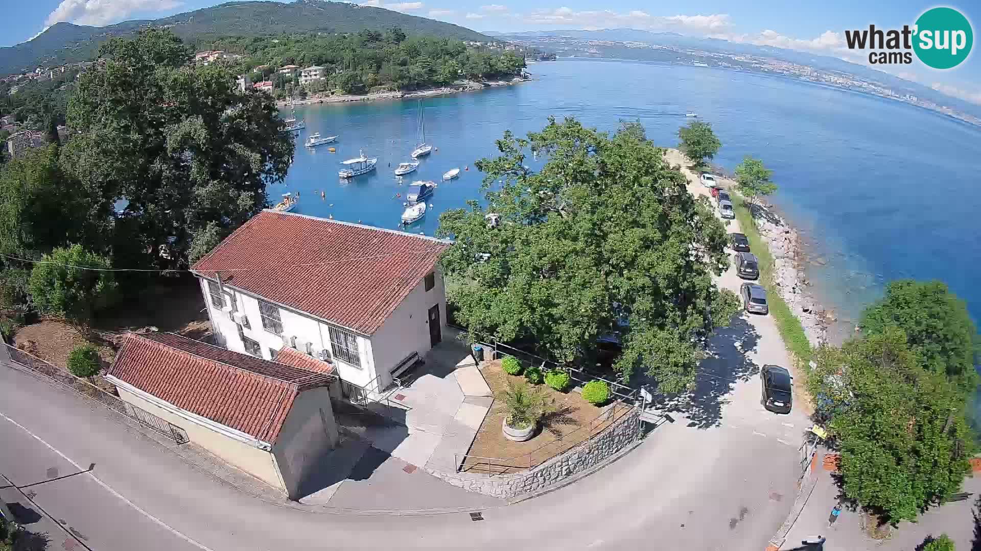 Spletna kamera pristanišče Ika – Pogled v živo na pristanišče in luči Opatije