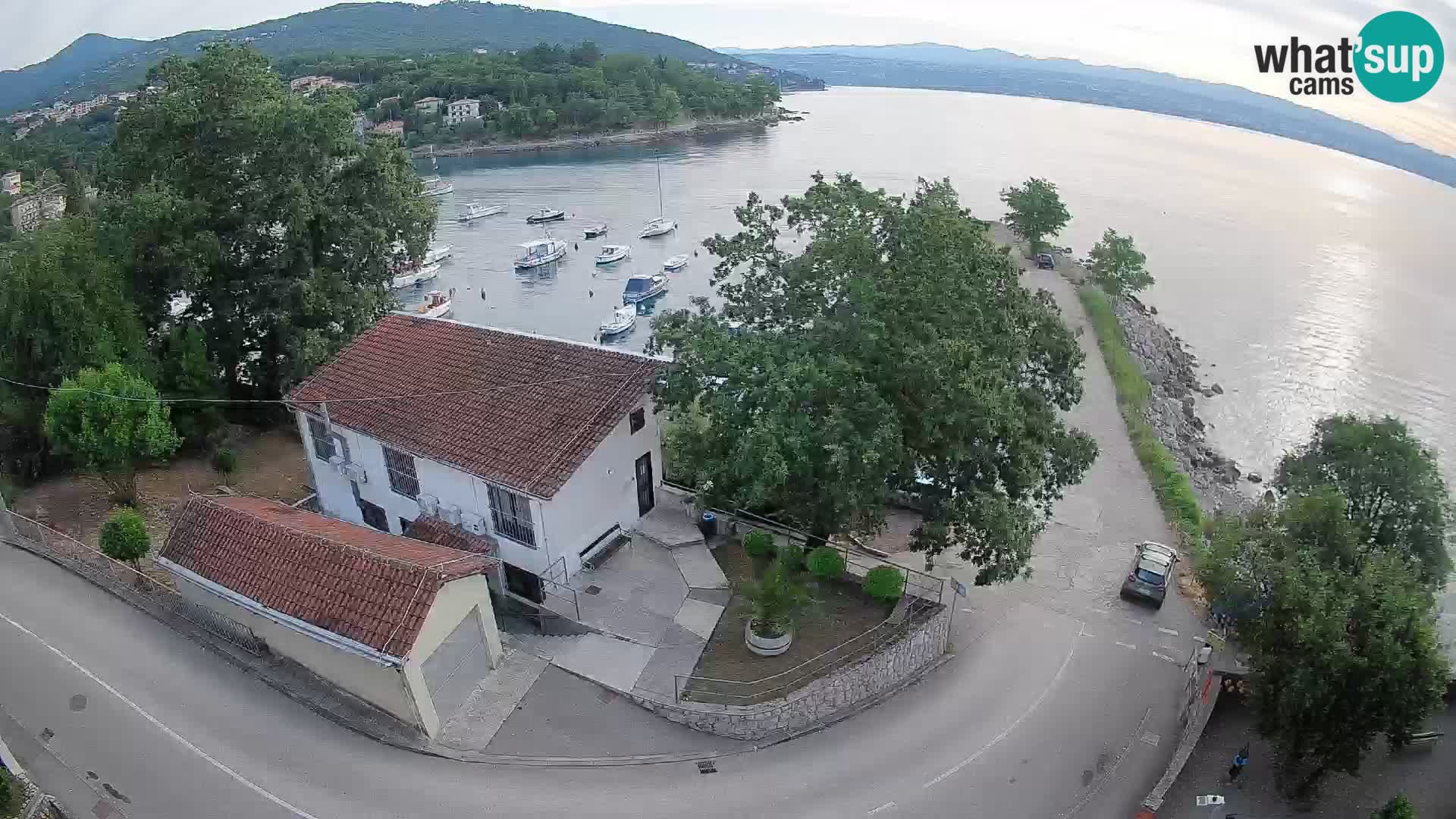 Web kamera luka Ika – Pogled uživo na luku i svjetla Opatije