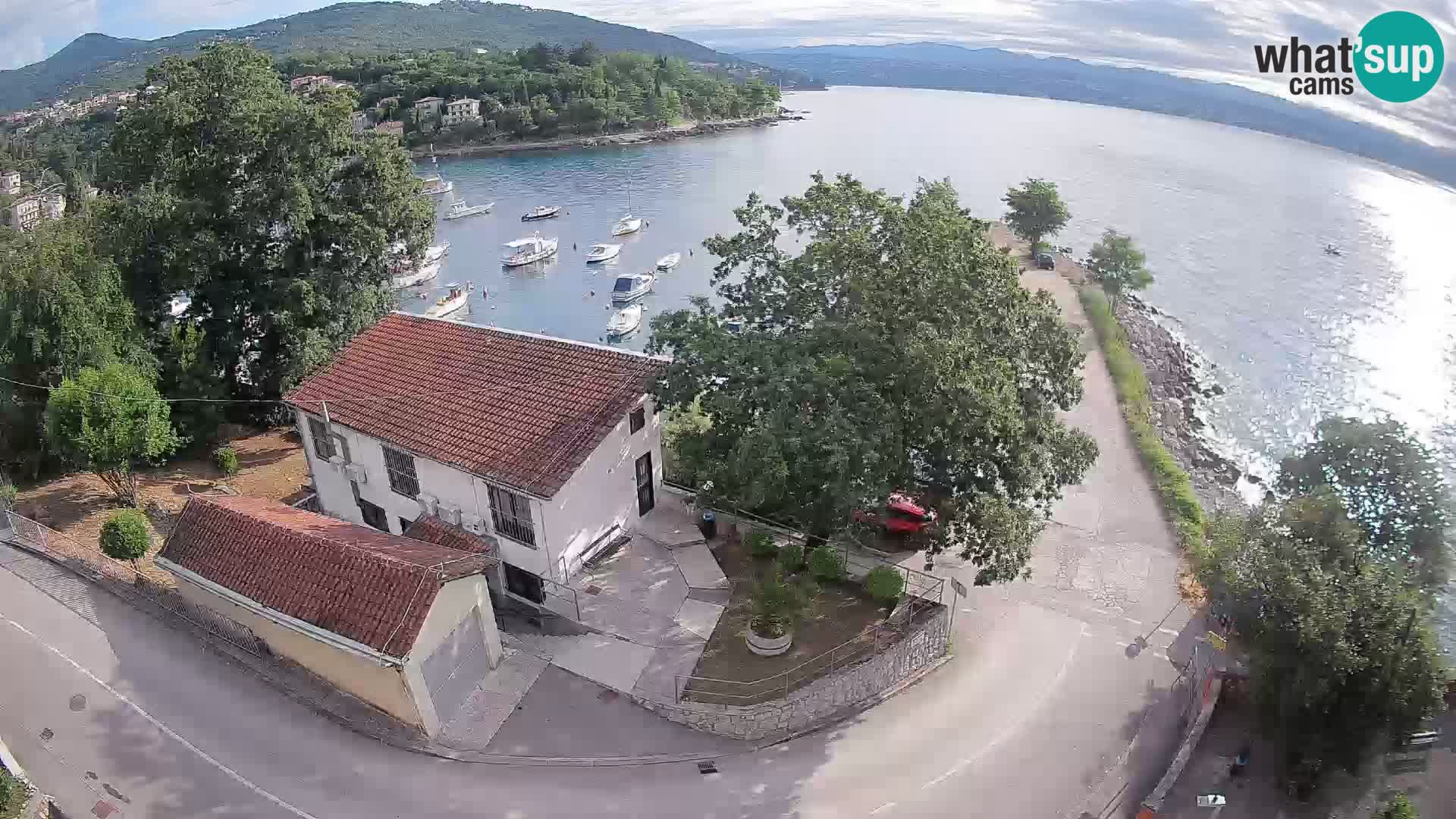 Spletna kamera pristanišče Ika – Pogled v živo na pristanišče in luči Opatije