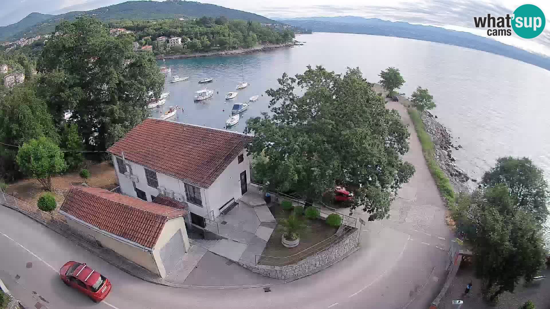 Spletna kamera pristanišče Ika – Pogled v živo na pristanišče in luči Opatije