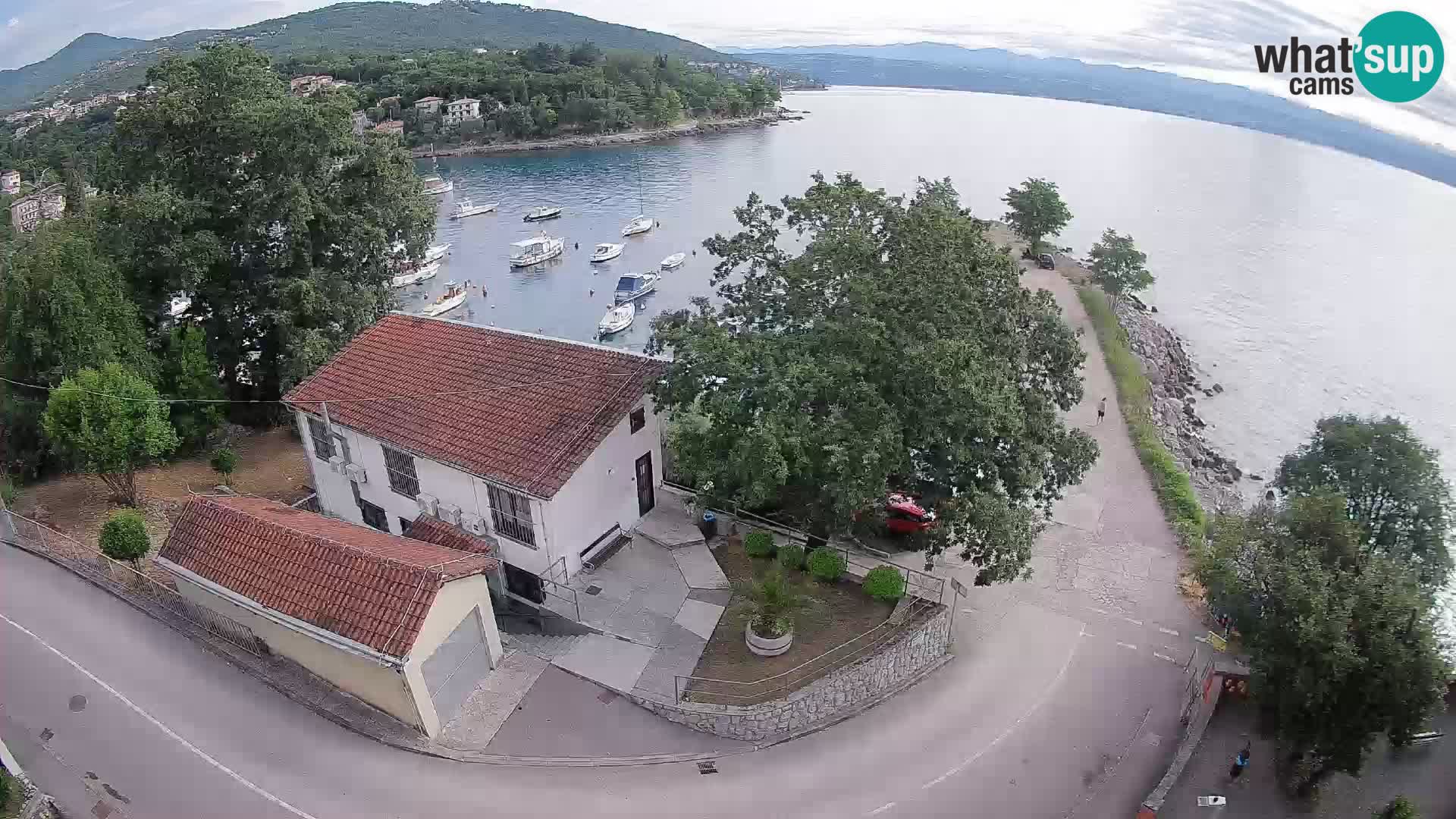 Web kamera luka Ika – Pogled uživo na luku i svjetla Opatije