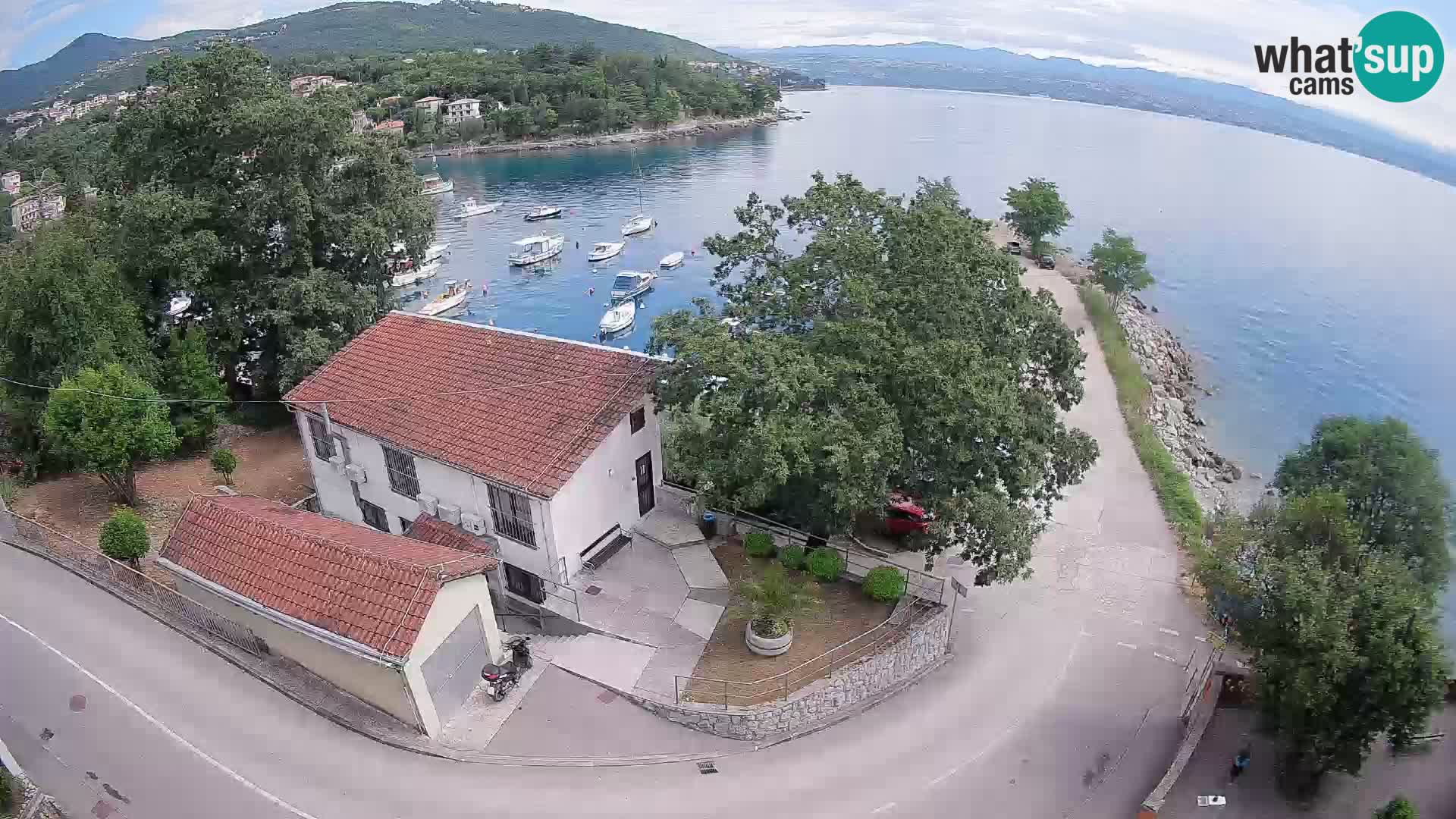 Spletna kamera pristanišče Ika – Pogled v živo na pristanišče in luči Opatije