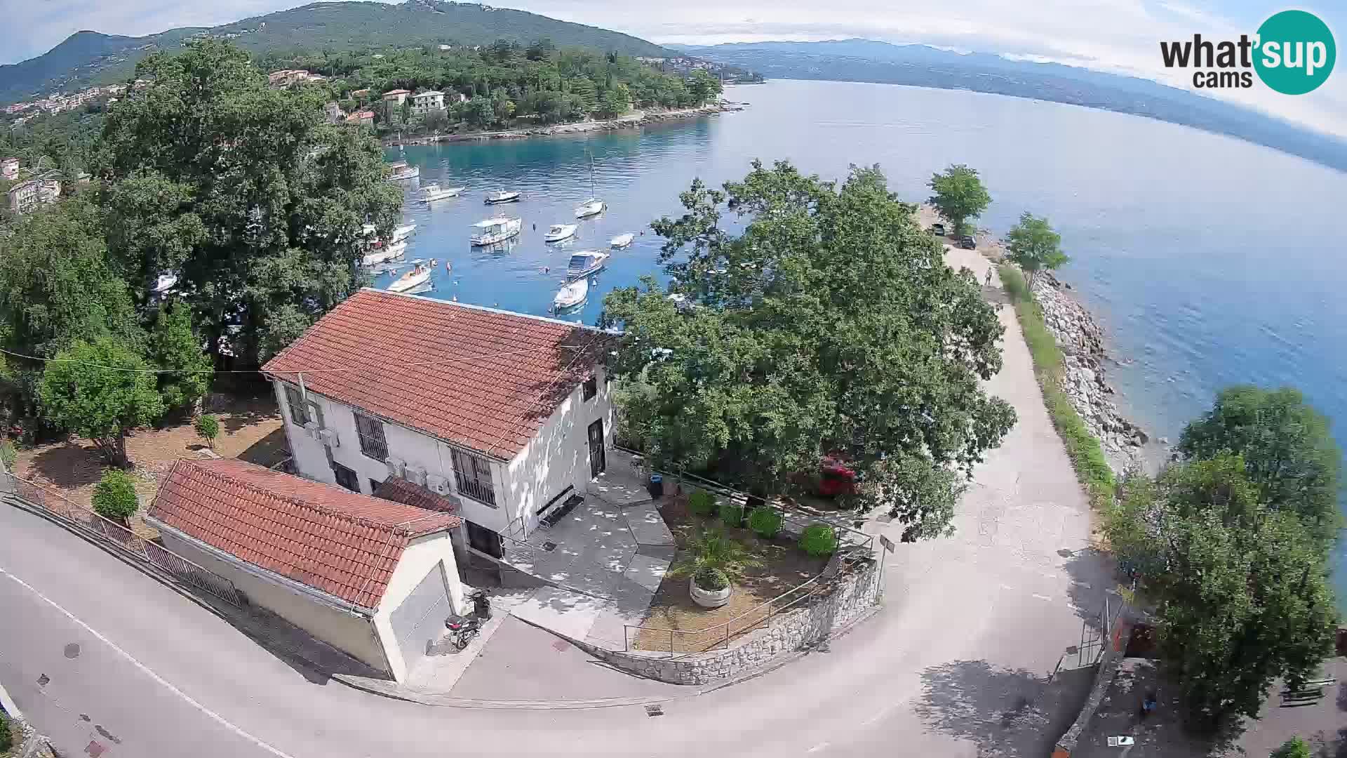 Web kamera luka Ika – Pogled uživo na luku i svjetla Opatije