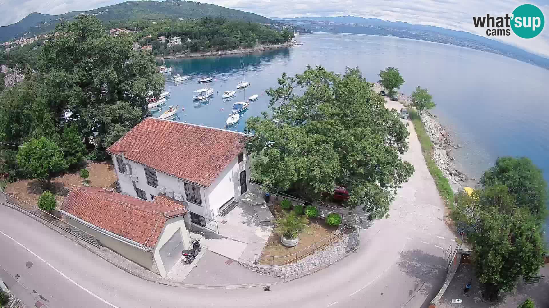 Web kamera luka Ika – Pogled uživo na luku i svjetla Opatije