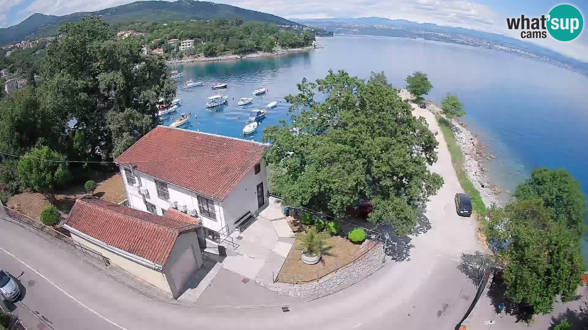 Web kamera luka Ika – Pogled uživo na luku i svjetla Opatije