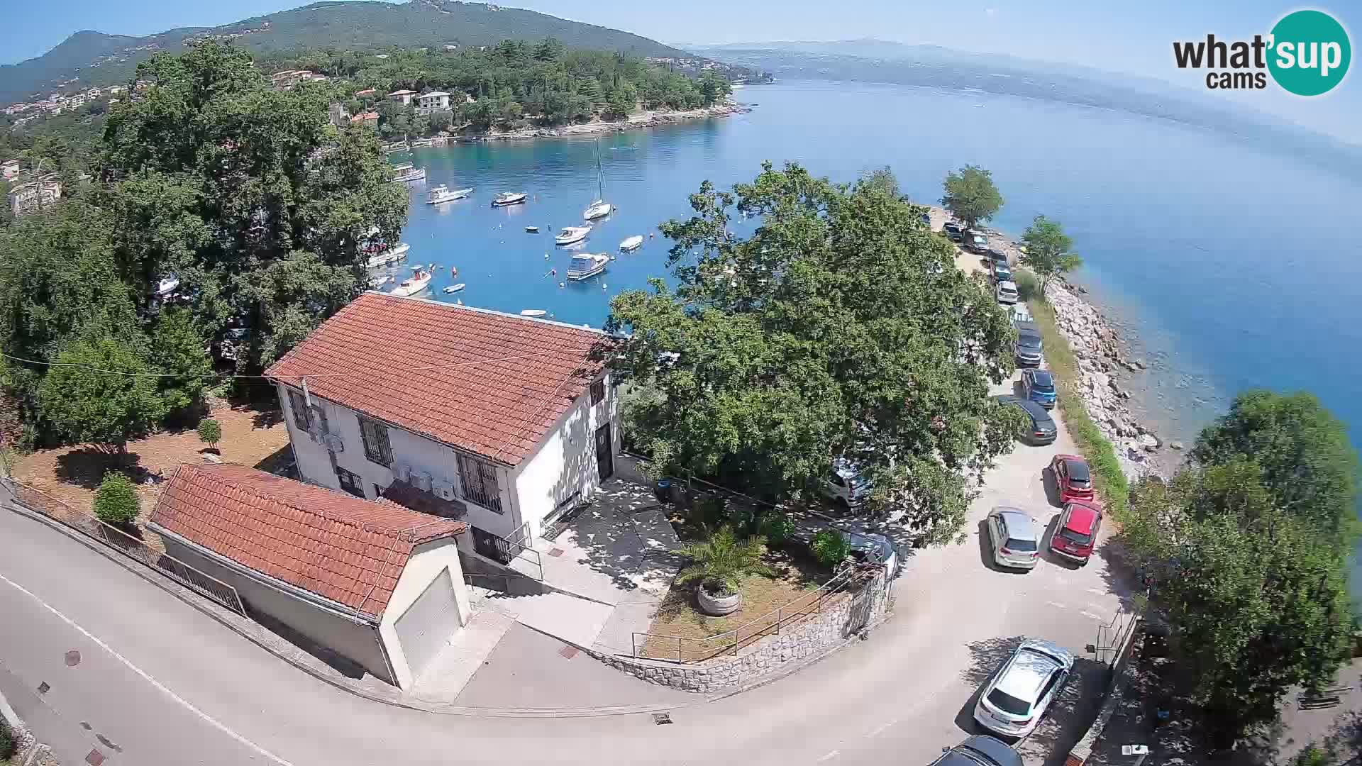 Spletna kamera pristanišče Ika – Pogled v živo na pristanišče in luči Opatije