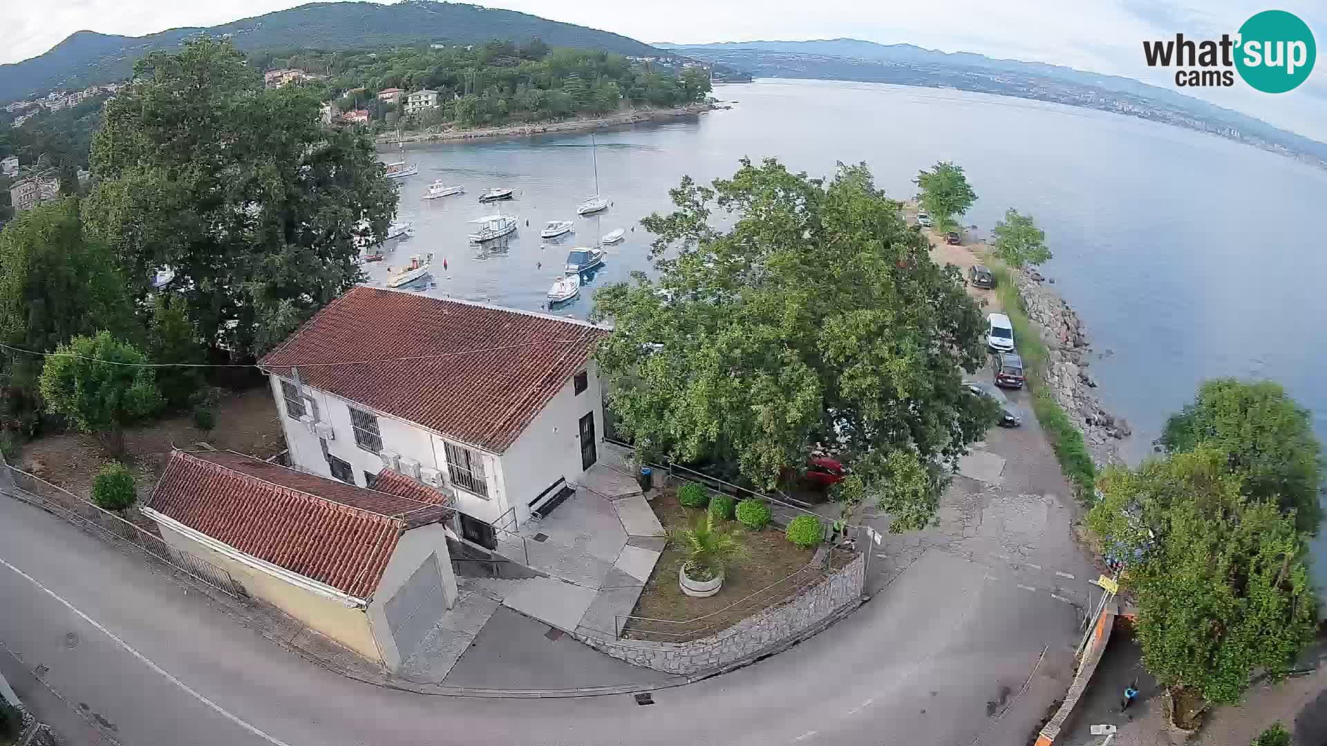 Spletna kamera pristanišče Ika – Pogled v živo na pristanišče in luči Opatije