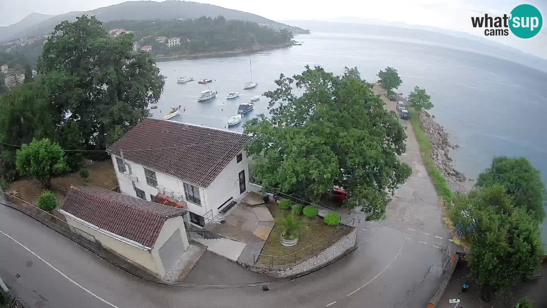 Spletna kamera pristanišče Ika – Pogled v živo na pristanišče in luči Opatije
