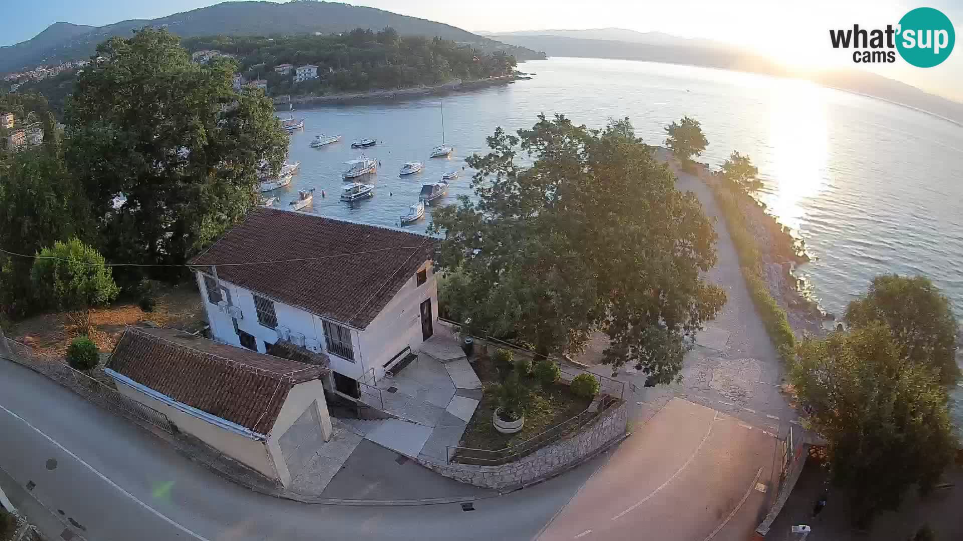 Web kamera luka Ika – Pogled uživo na luku i svjetla Opatije