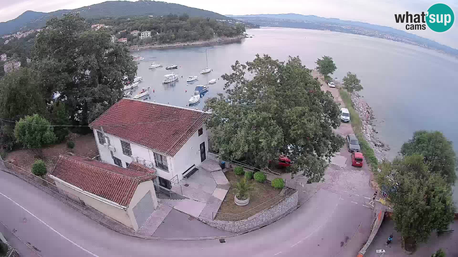 Web kamera luka Ika – Pogled uživo na luku i svjetla Opatije