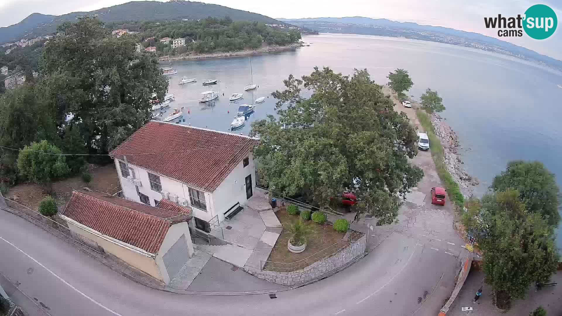 Web kamera luka Ika – Pogled uživo na luku i svjetla Opatije
