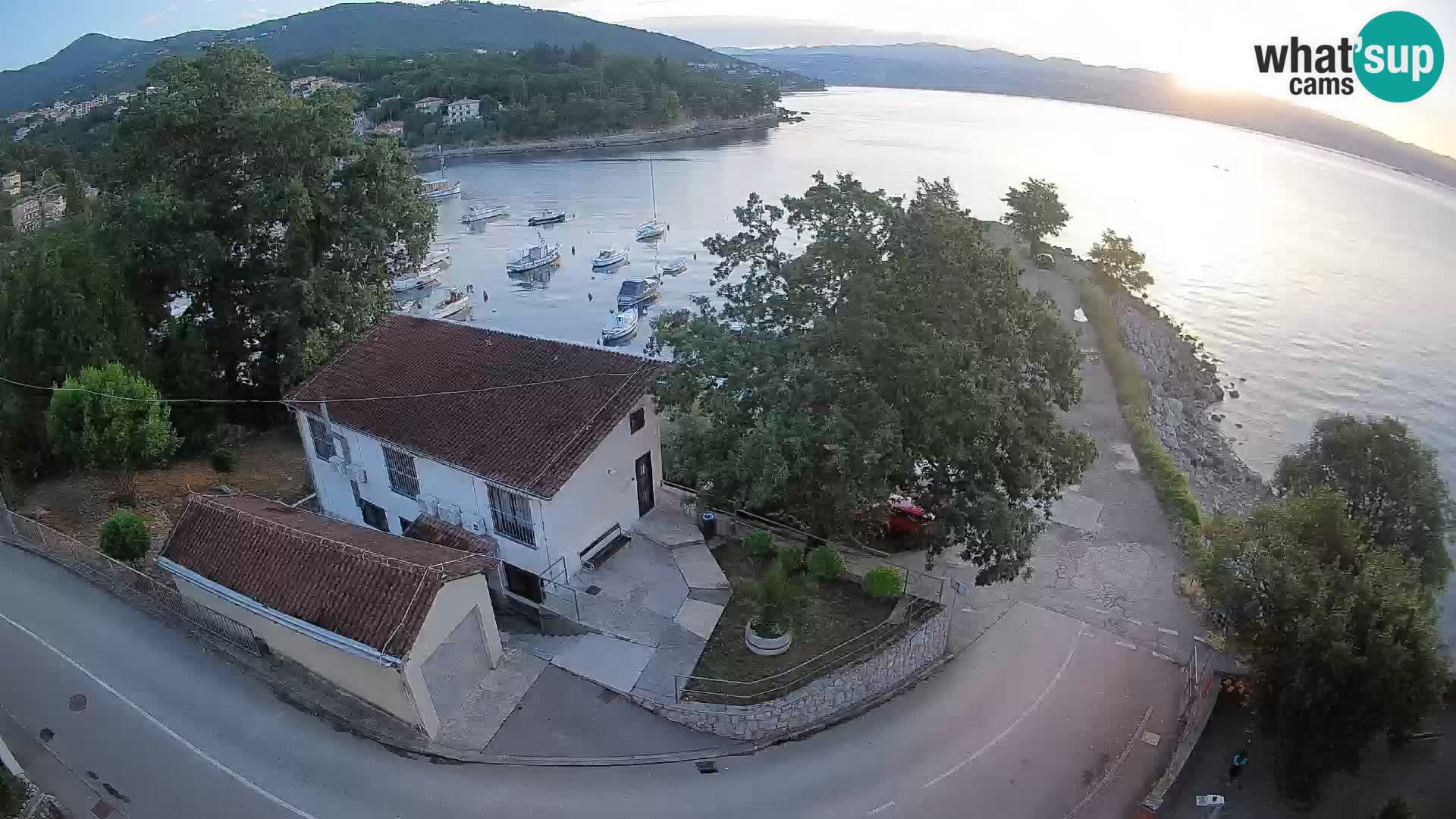 Ika Harbor Webcam – LIVE View of the Harbor and Opatija Lights