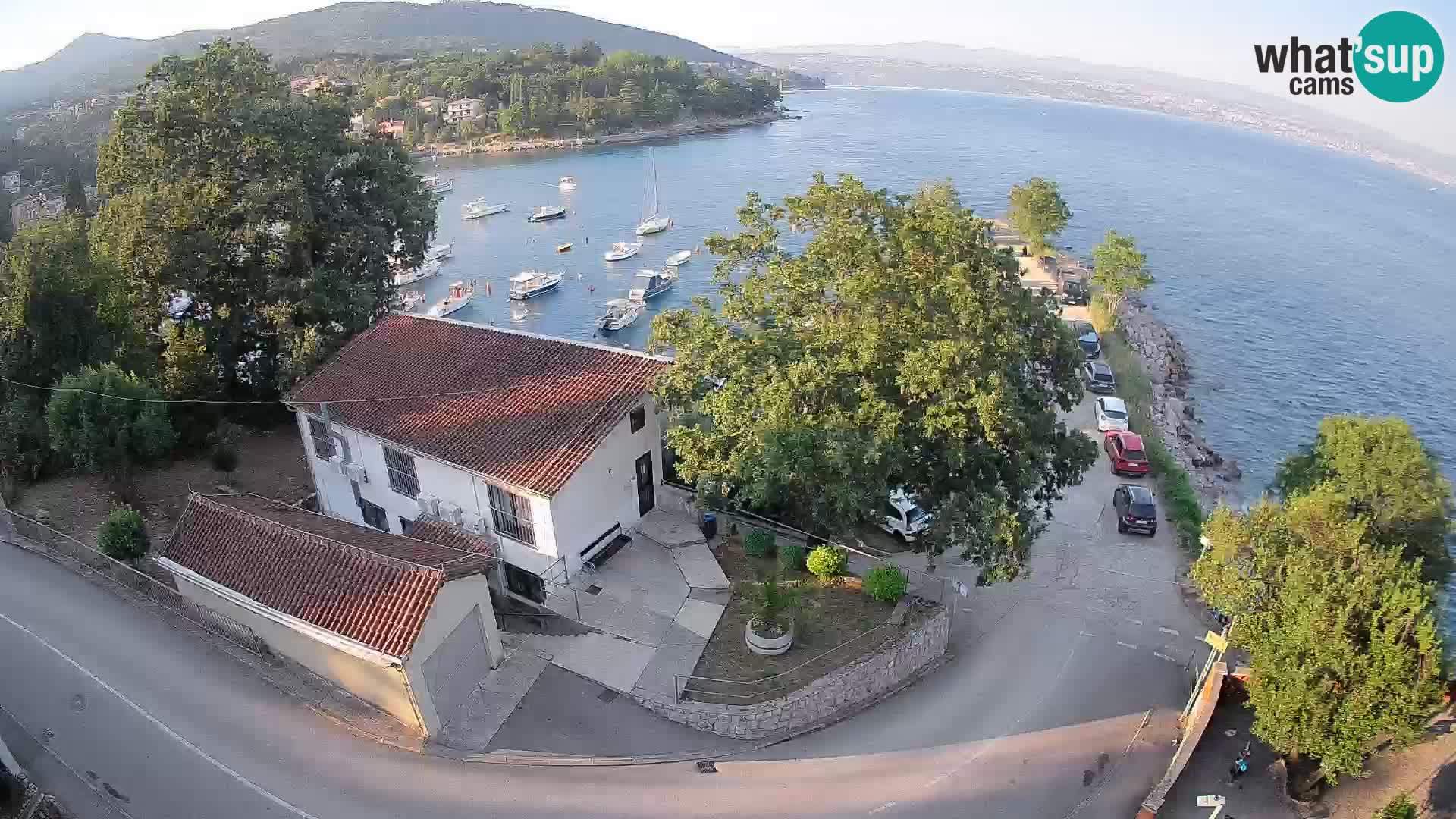 Spletna kamera pristanišče Ika – Pogled v živo na pristanišče in luči Opatije