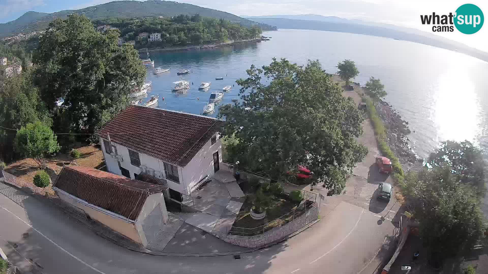 Spletna kamera pristanišče Ika – Pogled v živo na pristanišče in luči Opatije