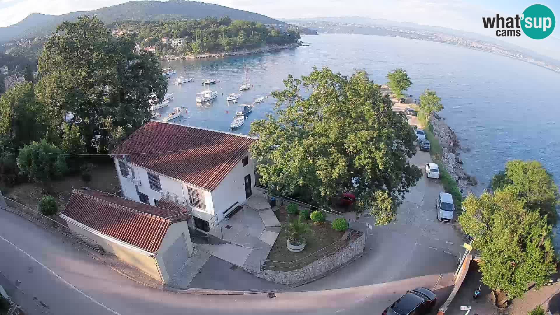Spletna kamera pristanišče Ika – Pogled v živo na pristanišče in luči Opatije
