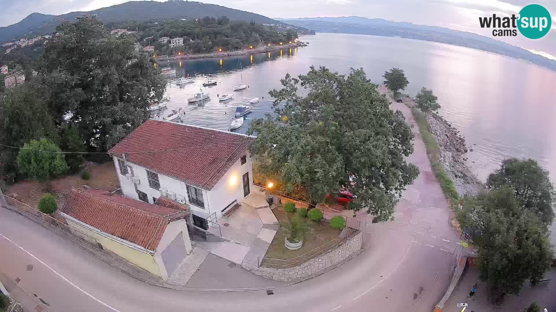 Ika Harbor Webcam – LIVE View of the Harbor and Opatija Lights