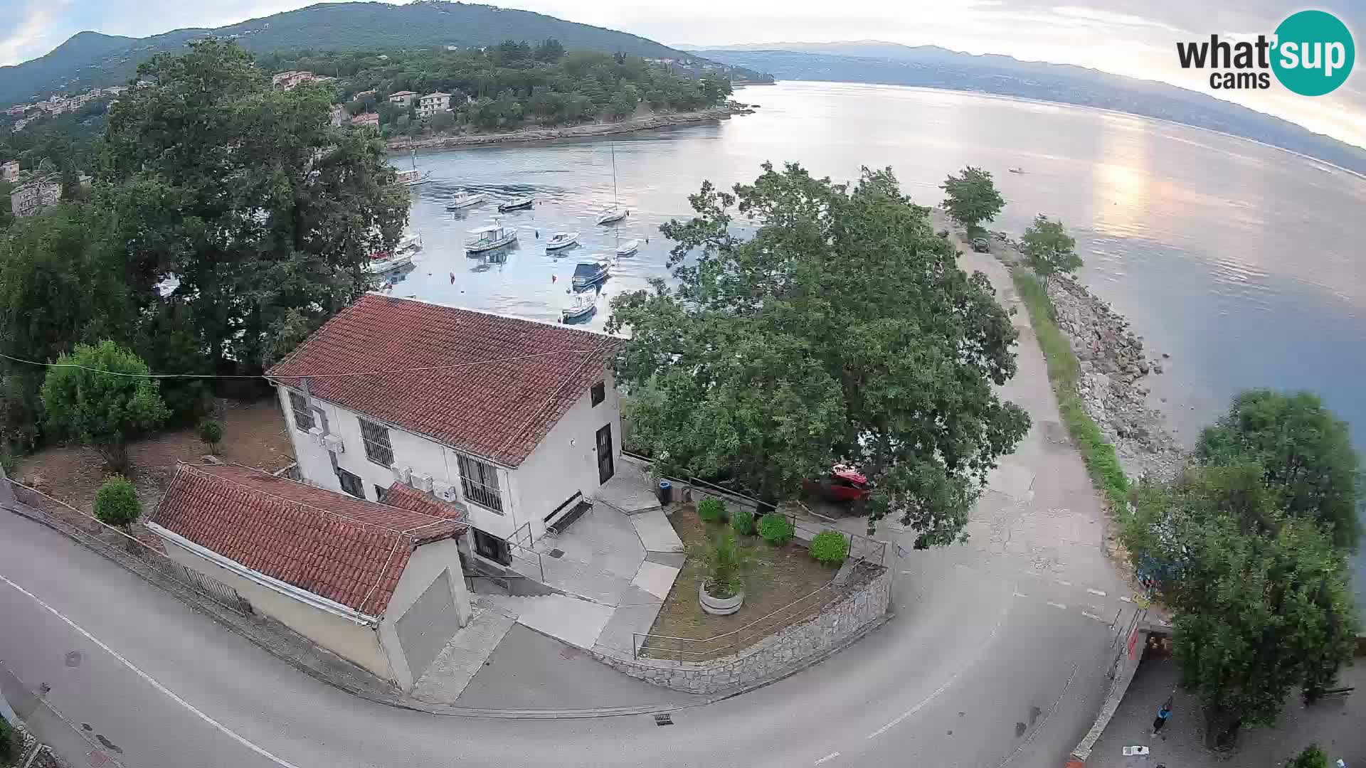 Ika Harbor Webcam – LIVE View of the Harbor and Opatija Lights