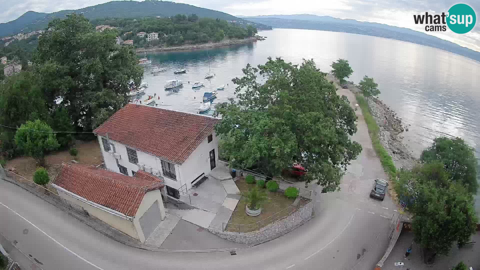 Web kamera luka Ika – Pogled uživo na luku i svjetla Opatije