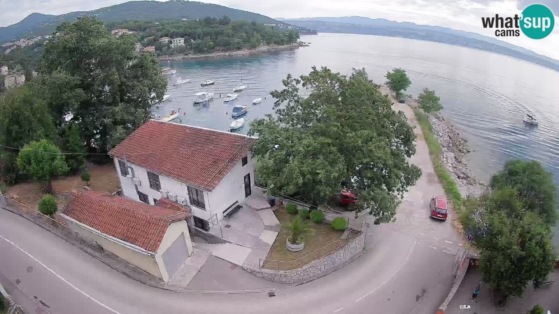 Web kamera luka Ika – Pogled uživo na luku i svjetla Opatije