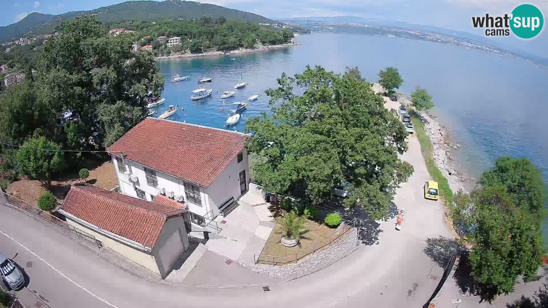 Spletna kamera pristanišče Ika – Pogled v živo na pristanišče in luči Opatije